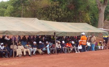 1711096285930136.png 捐贈拖拉機 修建儲水壩 馬里鋰礦項目公司積極支持社區(qū)發(fā)展1.png