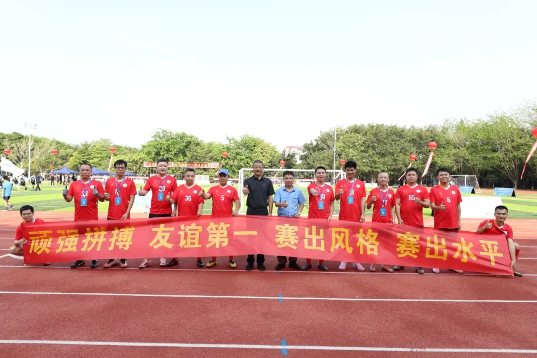 1713953970606910.jpg 海南礦業(yè)足球隊(duì)出戰(zhàn)海南“國(guó)資杯”暨第七屆昌江“芒果杯”足球賽3.webp.jpg