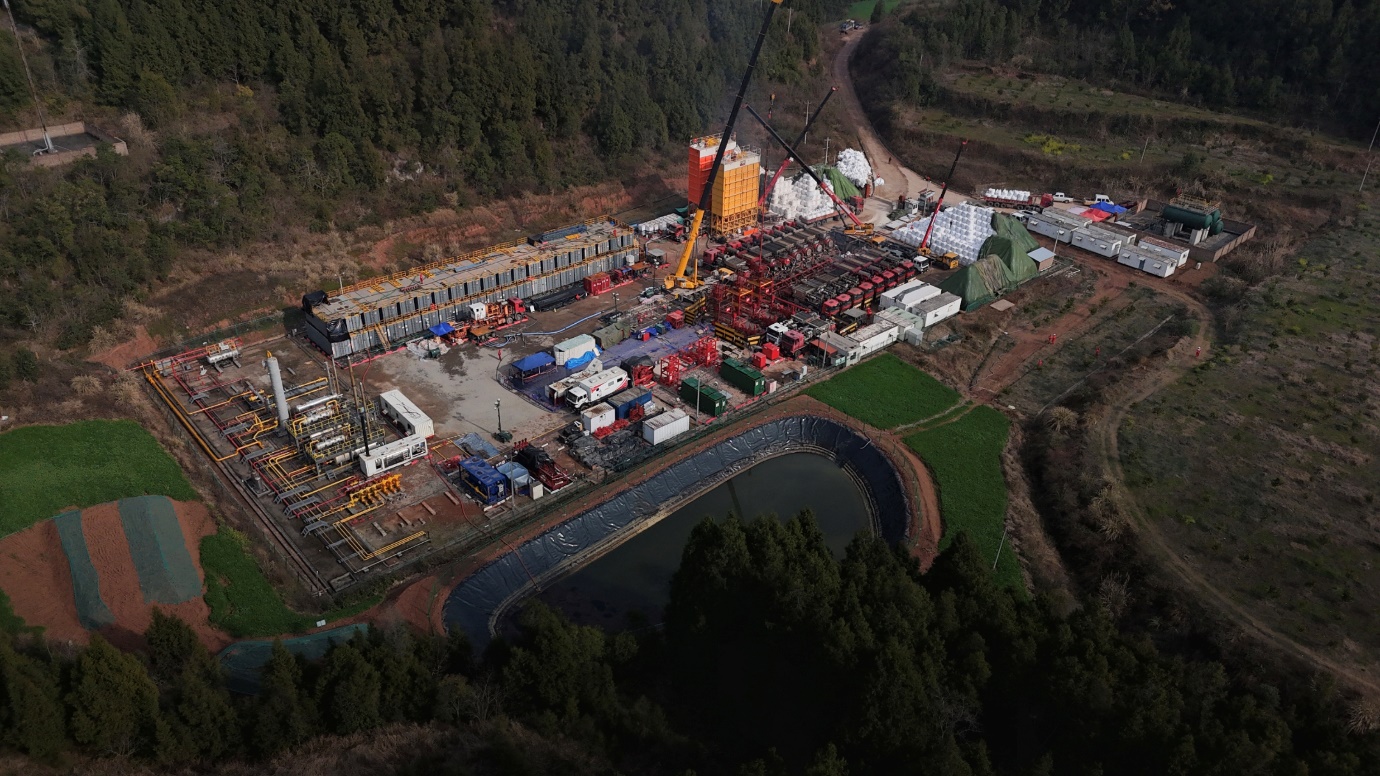 1739946330717067.jpg 洛克石油八角場2025年首場大型壓裂施工圓滿完成.jpg