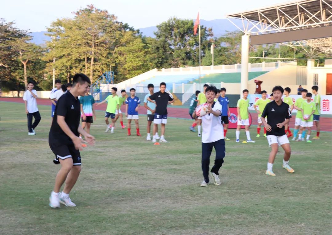 “橄”動少年 海南礦業(yè)助力橄欖球運(yùn)動走進(jìn)昌江校園