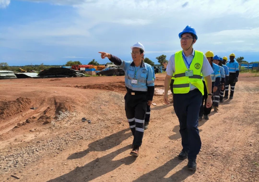 海南礦業(yè)總裁滕磊赴馬里鋰礦項(xiàng)目開(kāi)展現(xiàn)場(chǎng)調(diào)研