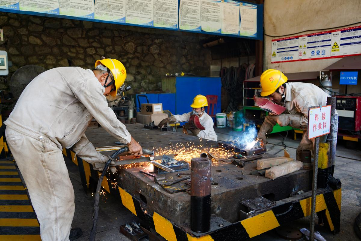 國慶節(jié) | 愛崗敬業(yè) 海礦人用實干擔(dān)當(dāng)向祖國告白