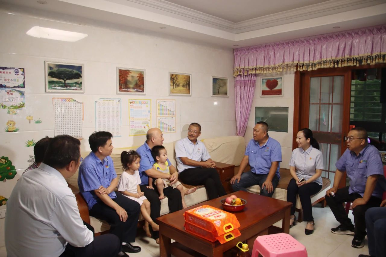 海南礦業(yè)黨委開展“七一”走訪慰問活動