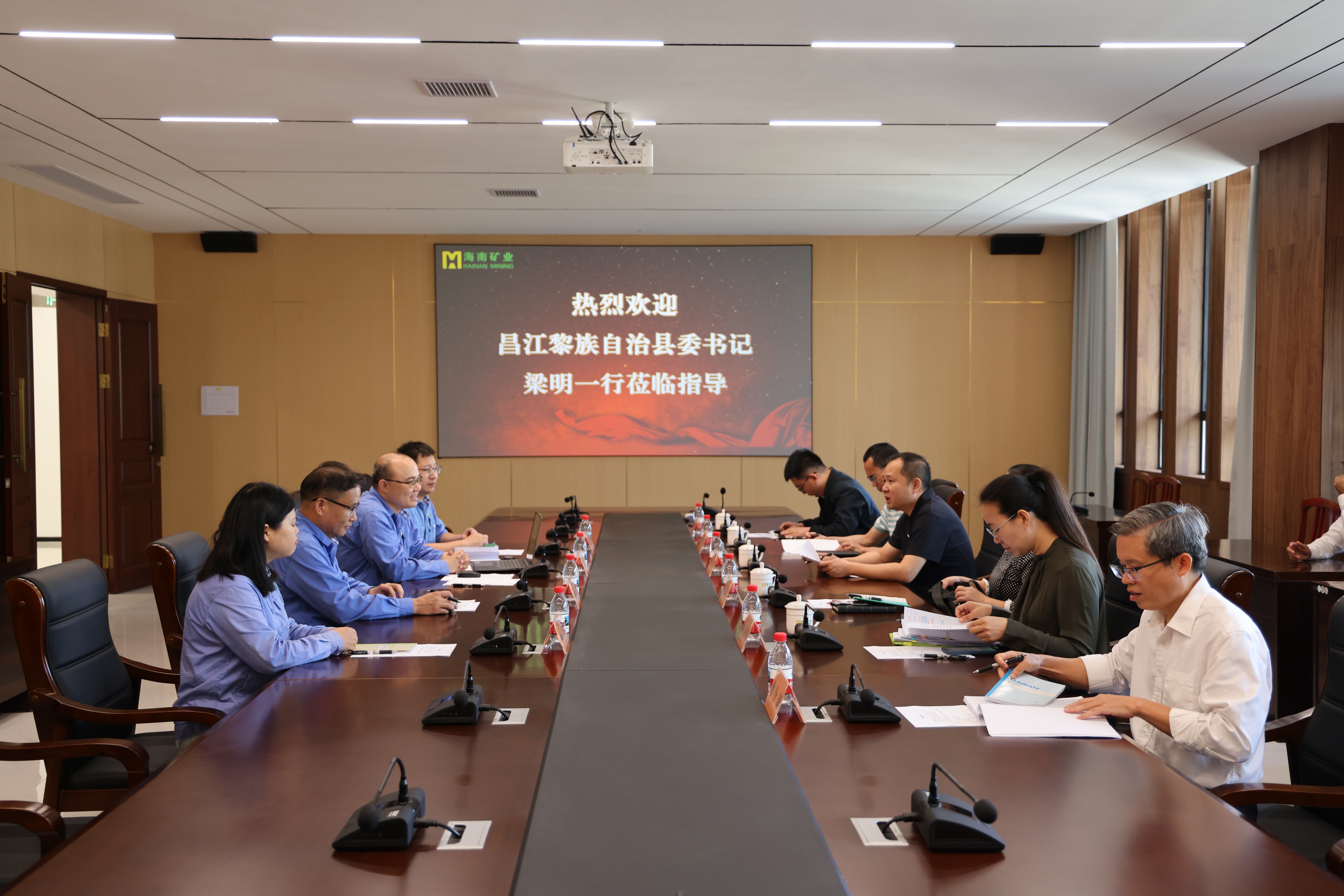 昌江縣委書記梁明到海南礦業(yè)調(diào)研